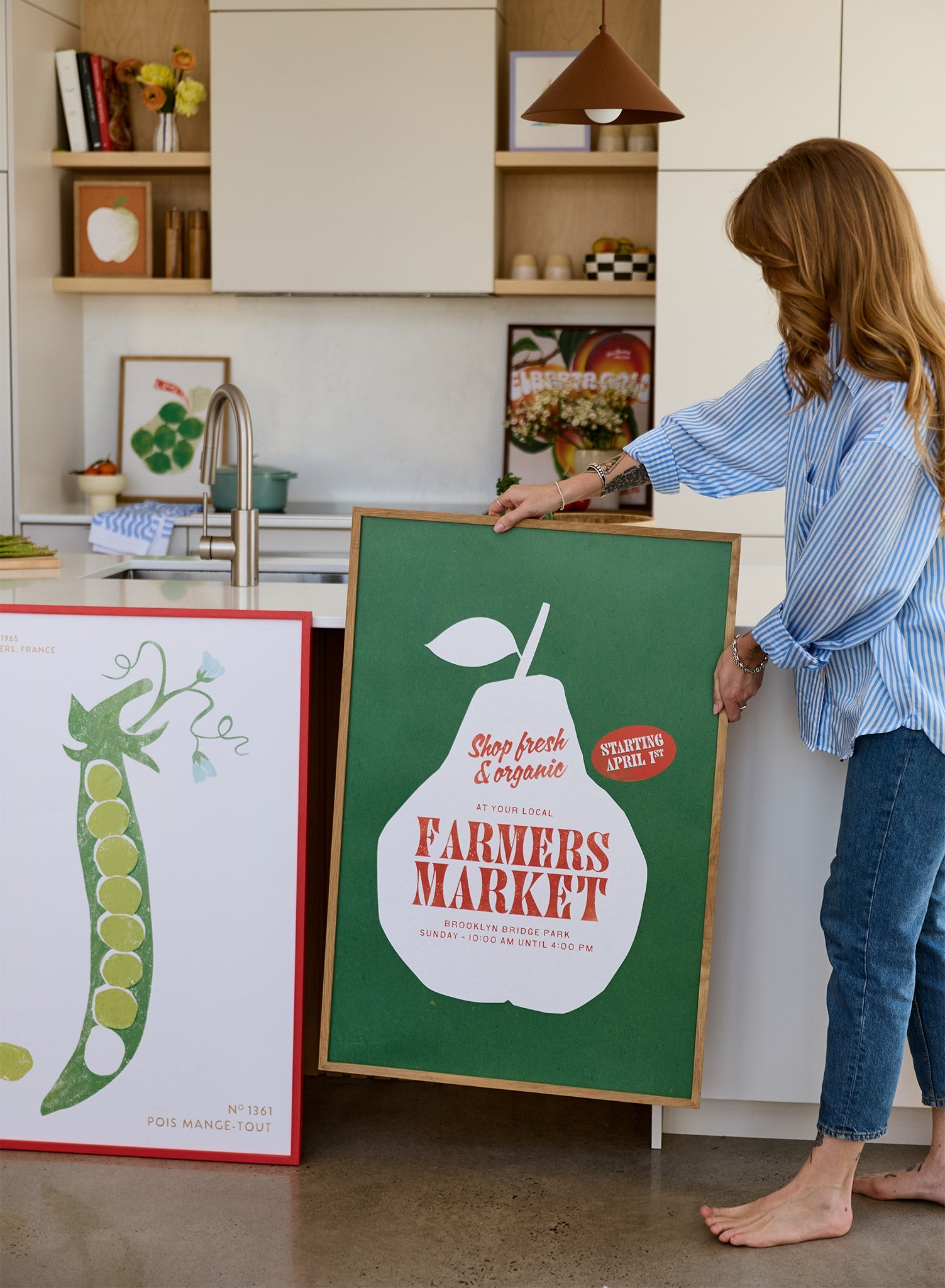 At the Market – Opposite Wall