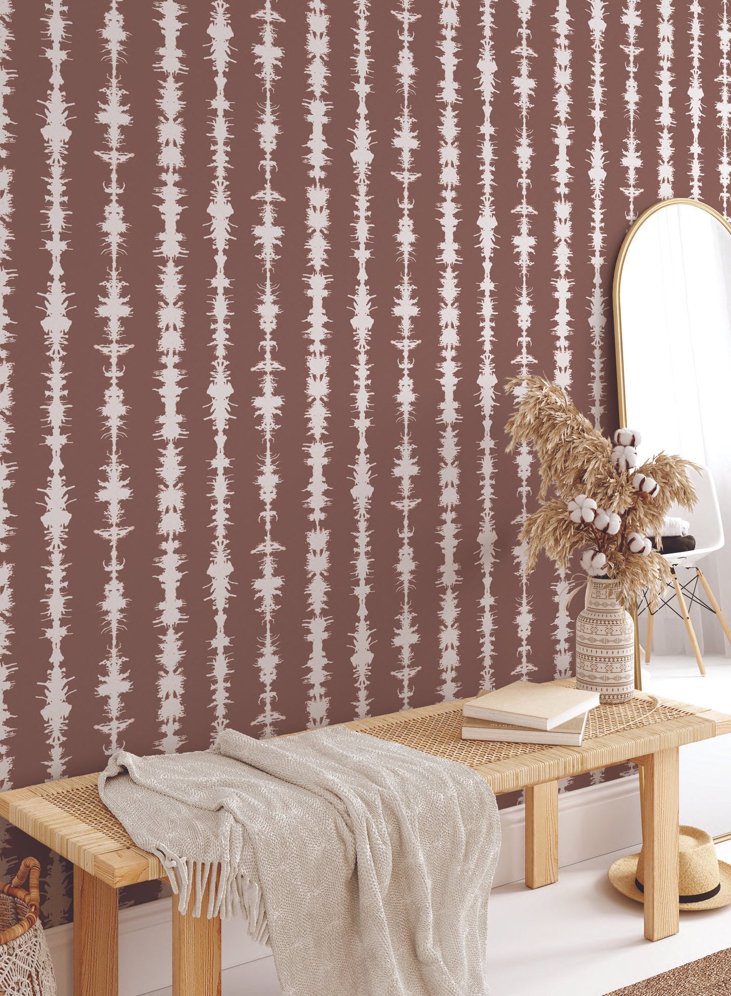 Sound of Silence is a minimalist wallpaper by Opposite Wall of different sound waves aligned vertically.