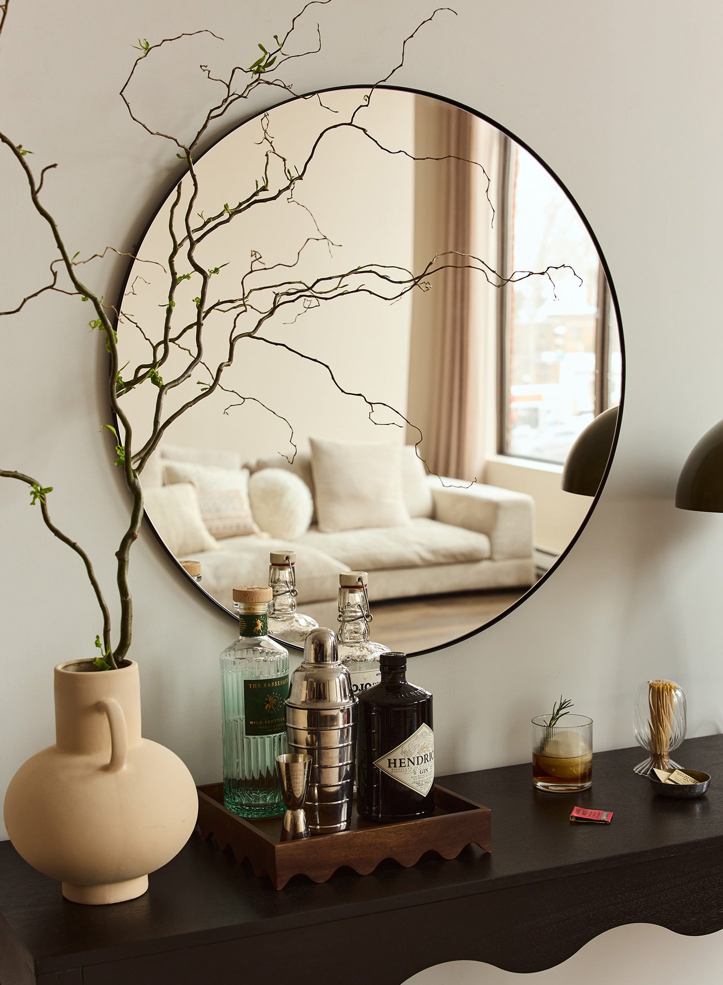 Large Onyx Round Mirror – Black Iron, 30 in | 76 cm